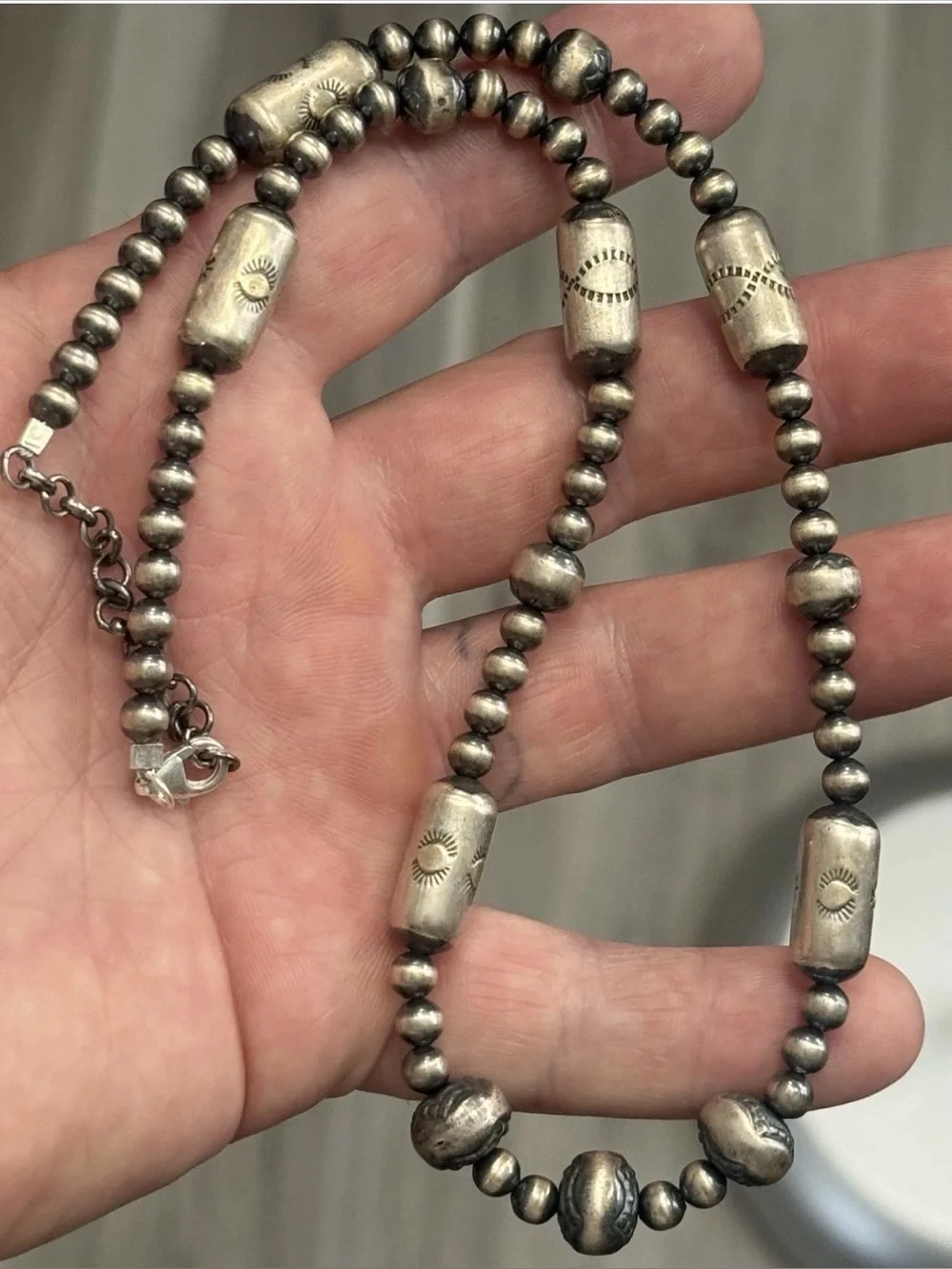 STERLING SILVER NAVJO PEARL HAND STAMPED BARREL GRADUATED BEADED NECKLACE .925